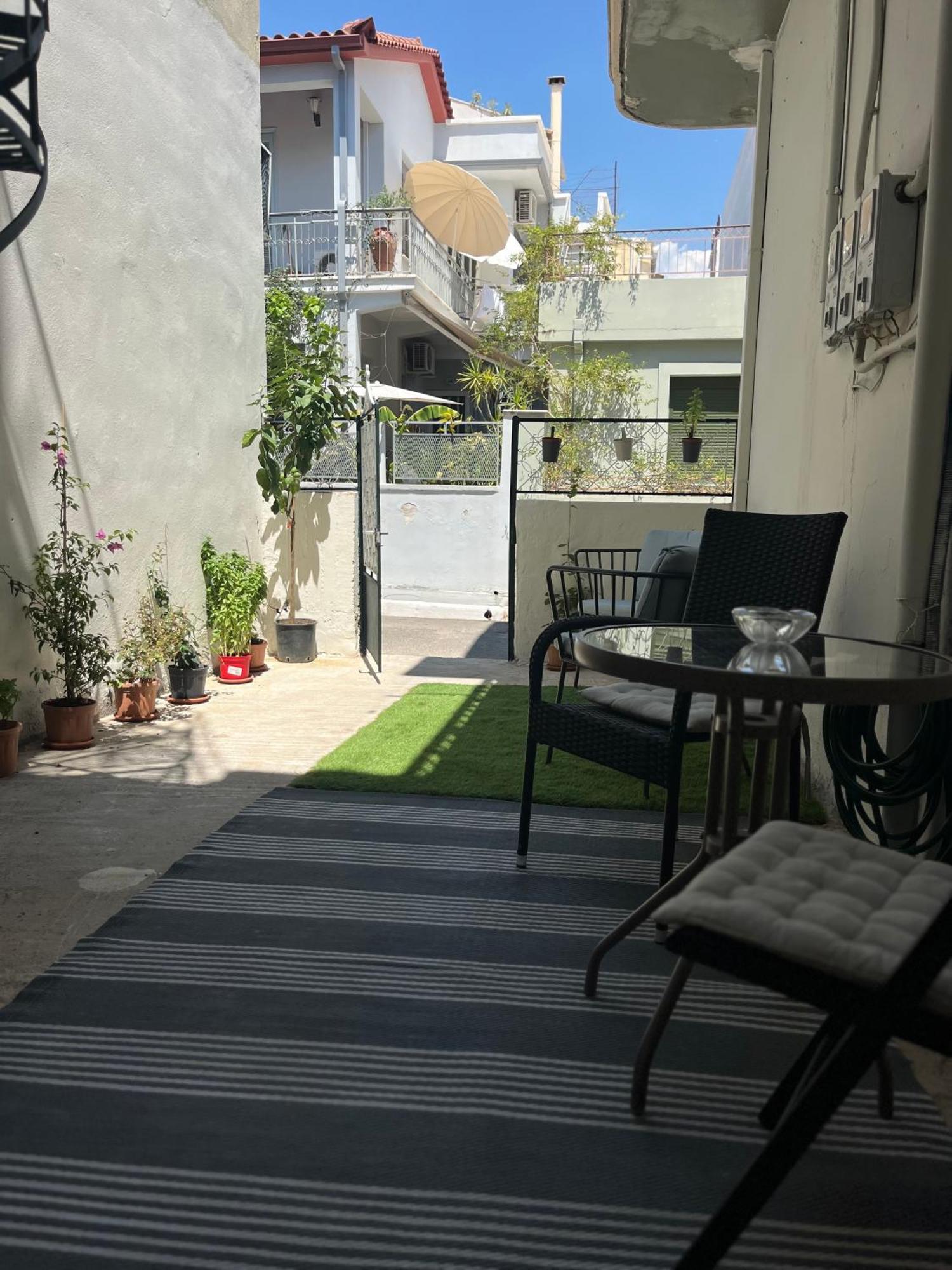 Noa - Designed Garden Studio In The City Center Kalamata Exterior foto